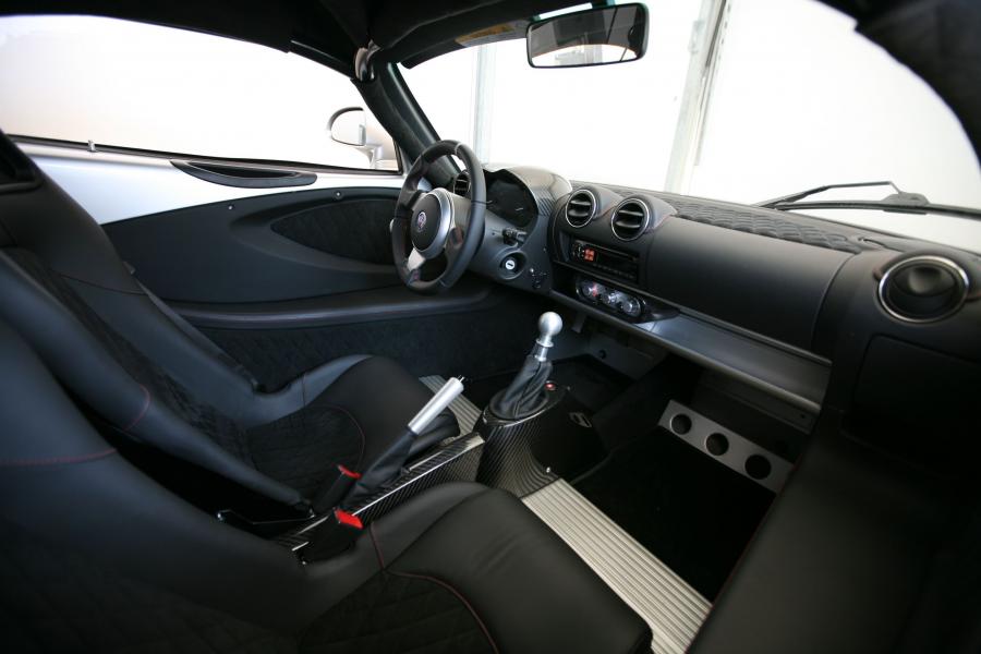 Интерьер Hennessey Venom GT 2010 года  (фото 10 из 71)